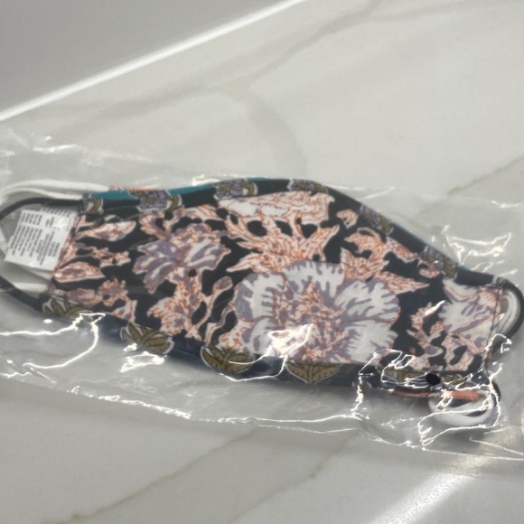 ANTHRO 3 PK REVERSIBLE COTTON MASKS/SANITIZER NEW - Picture 5 of 12